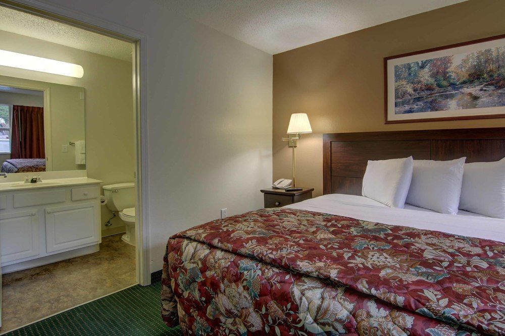 Intown Suites Extended Stay Marietta Ga - Town Center Кенесоу Екстериор снимка