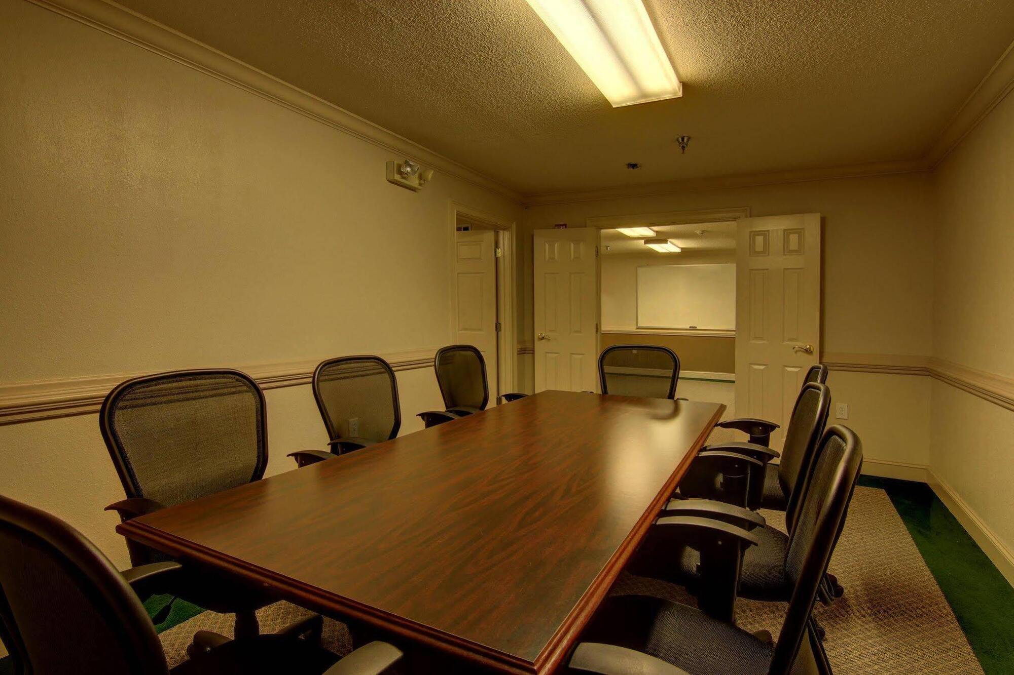 Intown Suites Extended Stay Marietta Ga - Town Center Кенесоу Екстериор снимка