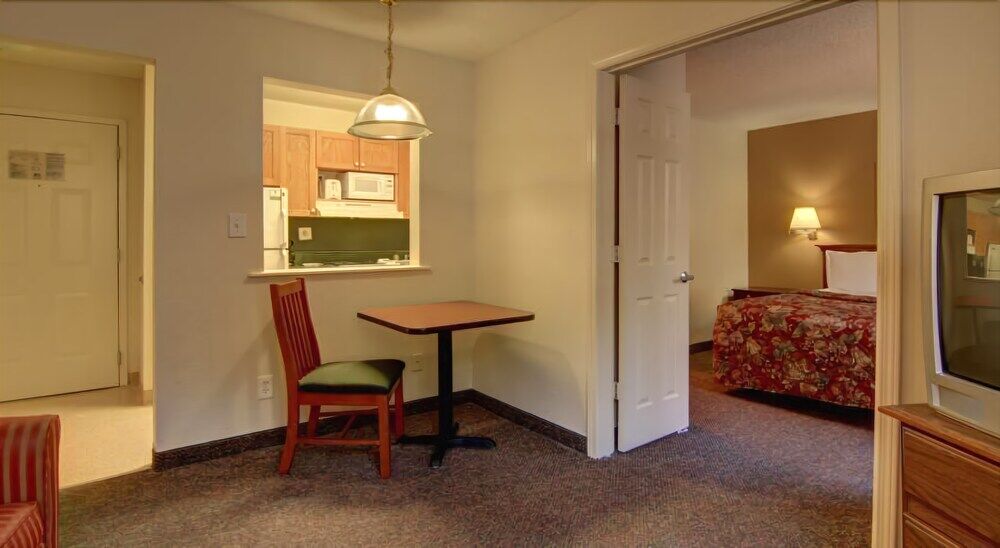 Intown Suites Extended Stay Marietta Ga - Town Center Кенесоу Екстериор снимка